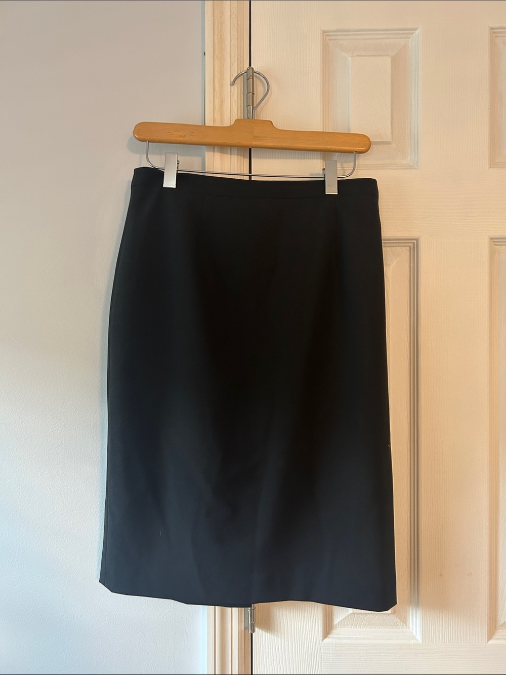 Brooks Brothers Black Pencil Skirt - Classic Tailored Silhouette